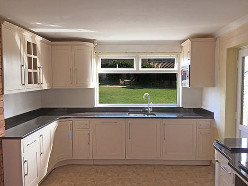 Modern shaker style kitchen designed, crafted and installed by Owery. Curved unitary